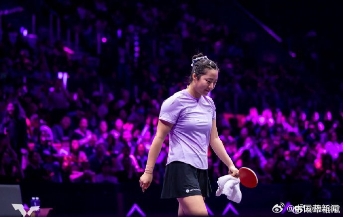 V站-申裕斌晒洪崖洞游玩照，备战2026WTT重庆冠军赛|乒乓球|运动员|打卡|赛场|景点_新浪体育_新浪新闻